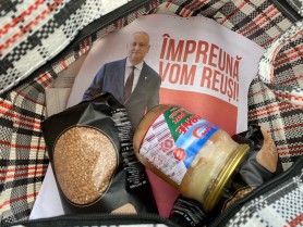 FOTO // Tinerii PRO MOLDOVA: Aceste alegeri sunt pentru ca Dodon să plece