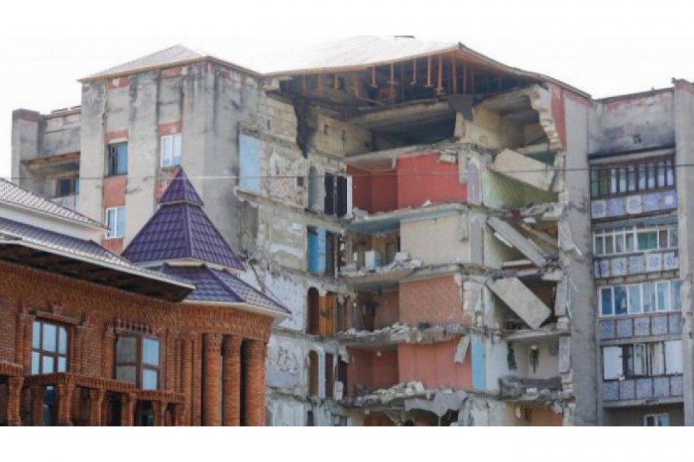 După peste un an de la tragedie, guvernul va aloca 2,2 milioane de lei pentru demolarea blocului de la Otaci