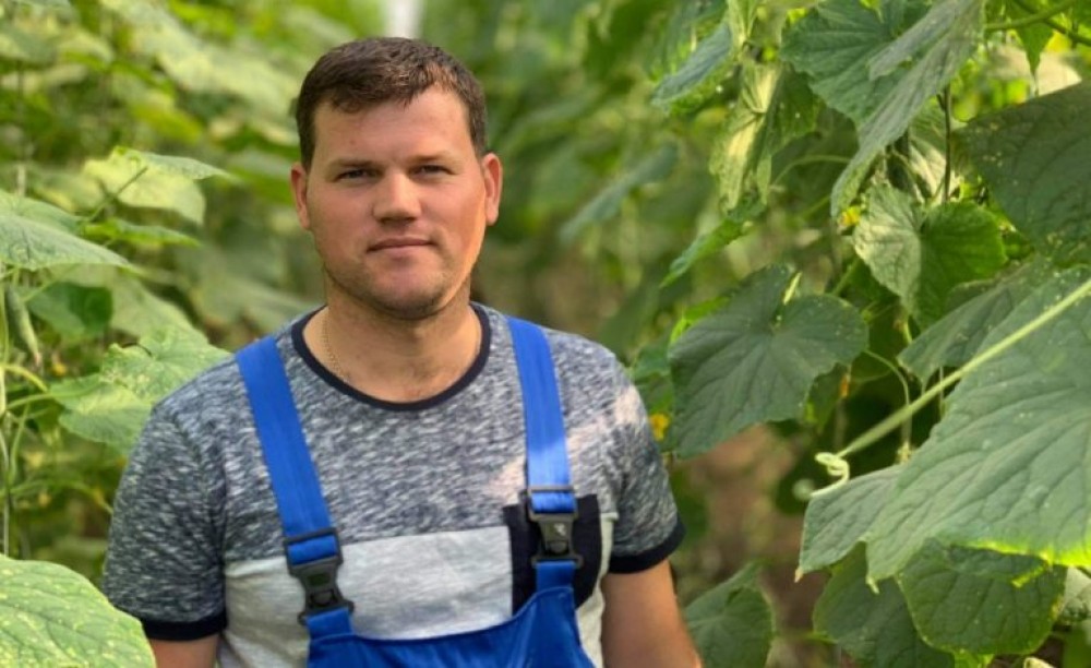 Cu ajutorul prietenilor, a construit sere și a ajuns unul dintre cei mai mari producători de castraveți Rodnicioc
