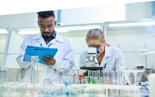 Americanii au oprit studiile asupra unui vaccin și a unui tratament experimental similar celui administrat lui Donald Trump