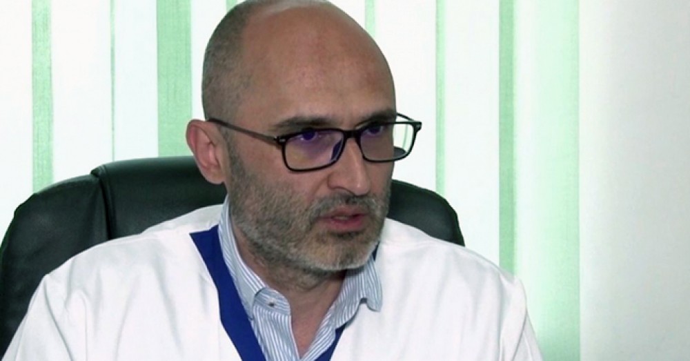 Explicațiile unui specialist: De ce și tinerii fără alte afecțiuni se pot îmbolnăvi grav sau pot muri din cauza COVID-19