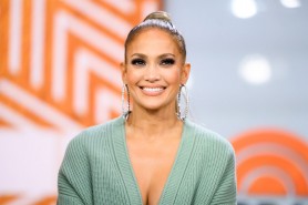 FOTO // Jennifer Lopez, super sexy pe coperta Billboard