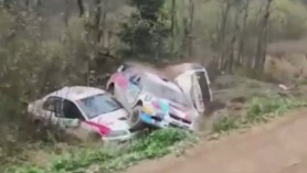 Accident spectaculos. Cinci mașini s-au răsturnat în aceeași curbă, în doar câteva minute