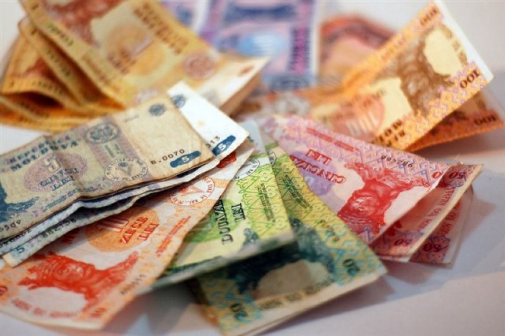 Scenariile economiștilor pentru 2021: Recesiune, scăderea PIB-ului și venituri mai mici