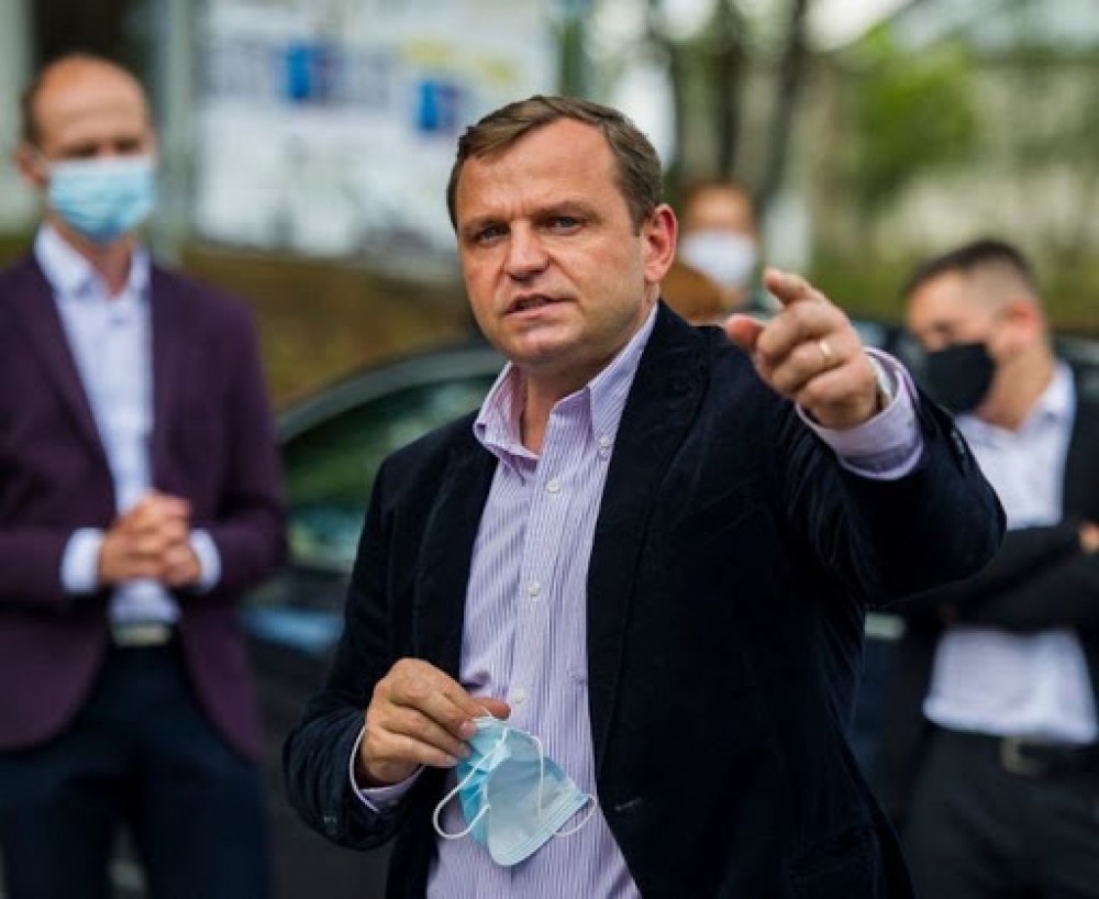 FOTO // Liderul Platformei DA și-a prezentat „bodyguardul"