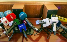 Patru din zece posturi de televiziune favorizează masiv anumiți candidați