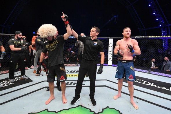 FOTO // Khabib a luptat cu multiple fracturi la piciorul stâng. „E unul dintre cei mai duri oameni de pe planetă!”