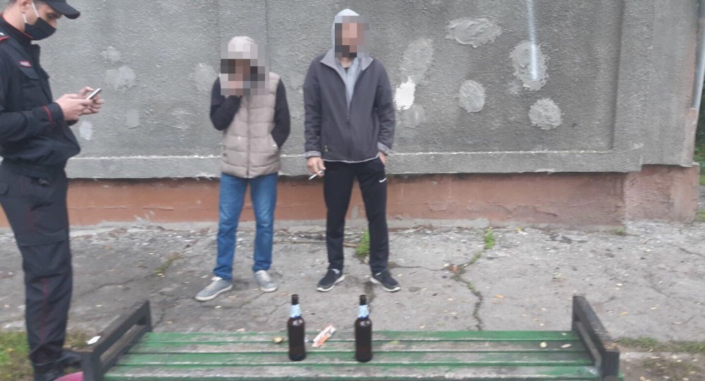 FOTO // Indivizi prinși cu droguri de carabinieri pe străzile din Chișinău