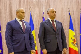 Declarație: Polițiștii din țară au primit comanda să permită socialiștilor să corupă alegătorii cu alcool și bani