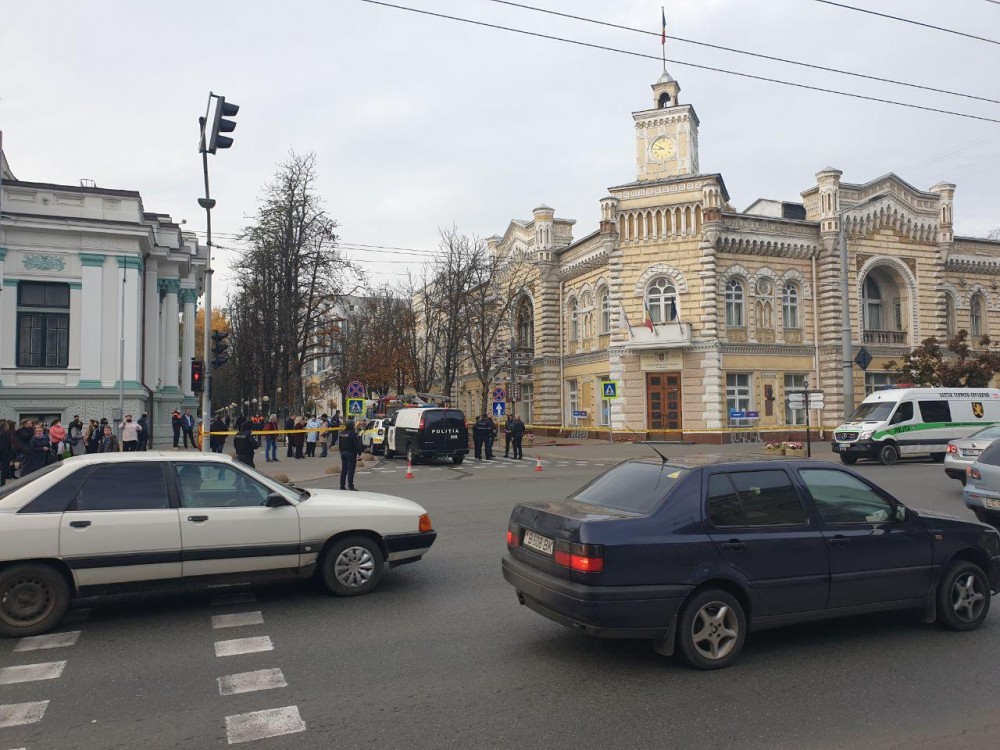 Alertele cu bombă de la Primăria Chișinău și Ambasada Ucrainei s-au dovedit a fi FALSE