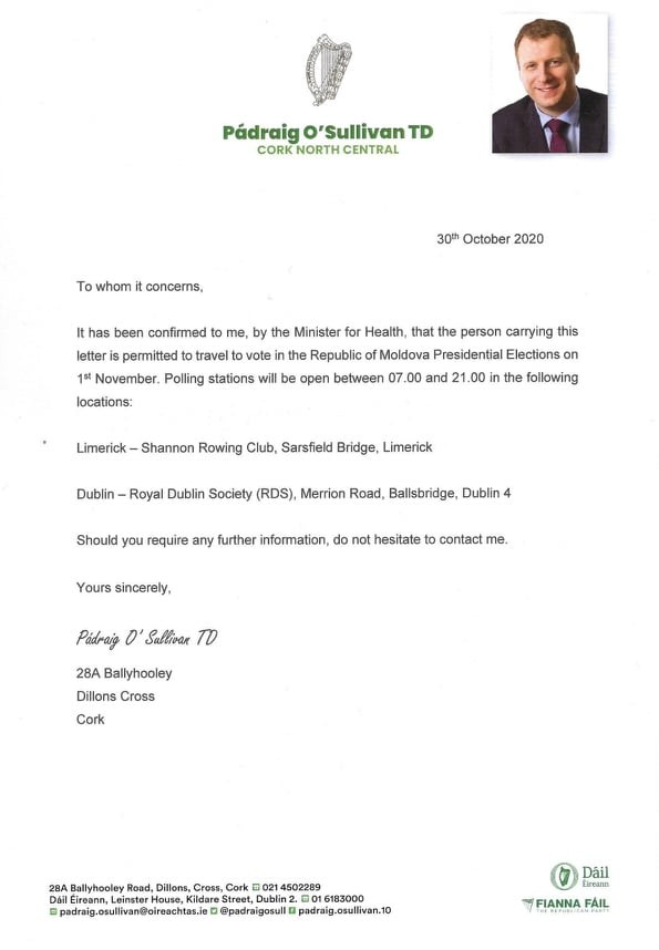 FOTO // În pofida restricțiilor anti-COVID dure, moldovenii din Irlanda s-au mobilizat formând cozi la secțiile de vot din Dublin