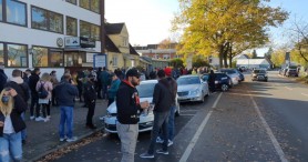 FOTO // Rând infernal la secțiile de vot din Hamburg. Moldovenii din Germania au mers la vot