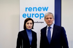 Liderul grupului europarlamentar Renew Europe o felicită pe Maia Sandu cu victoria în primul tur