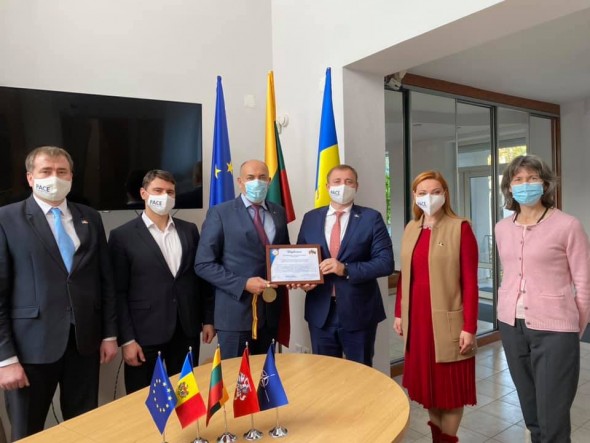 PACE a avut o întrevedere cu Ambasadorul Lituaniei. Gestul în semn de recunoștință oferit lui Kestutis Kudzmanas