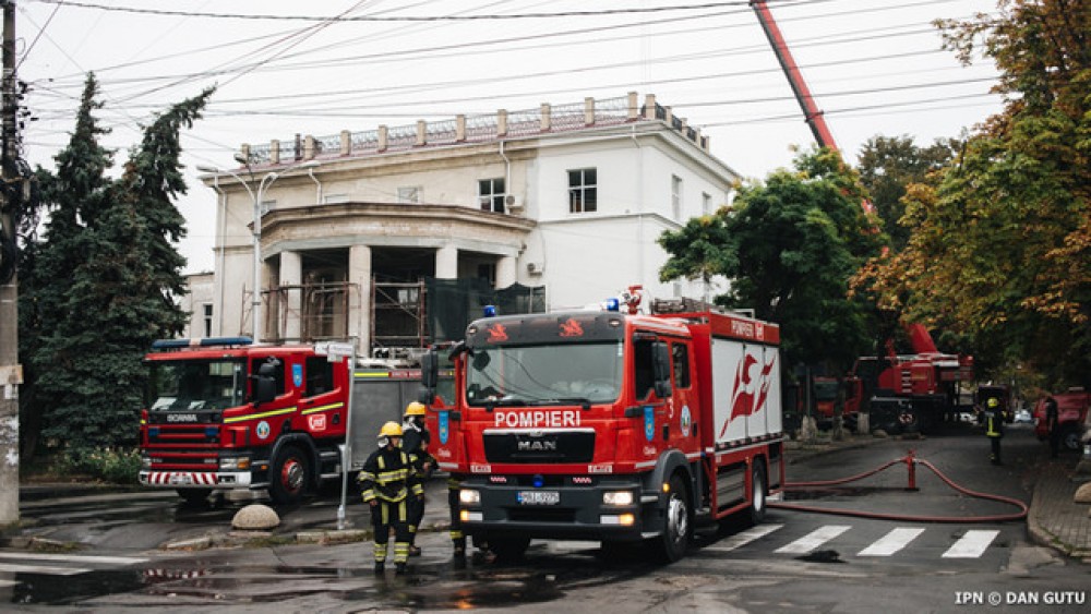 DECIS: Guvernul a alocat 450 000 lei pentru demolarea Filarmonicii afectate de incendiu