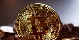 În plină recesiune globală, cotațiile monedei Bitcoin au crescut. Cât costă acum criptomoneda?