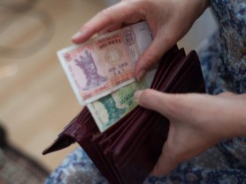 Premii de stat pentru bugetari. Guvernul va aloca 520 de milioane de lei