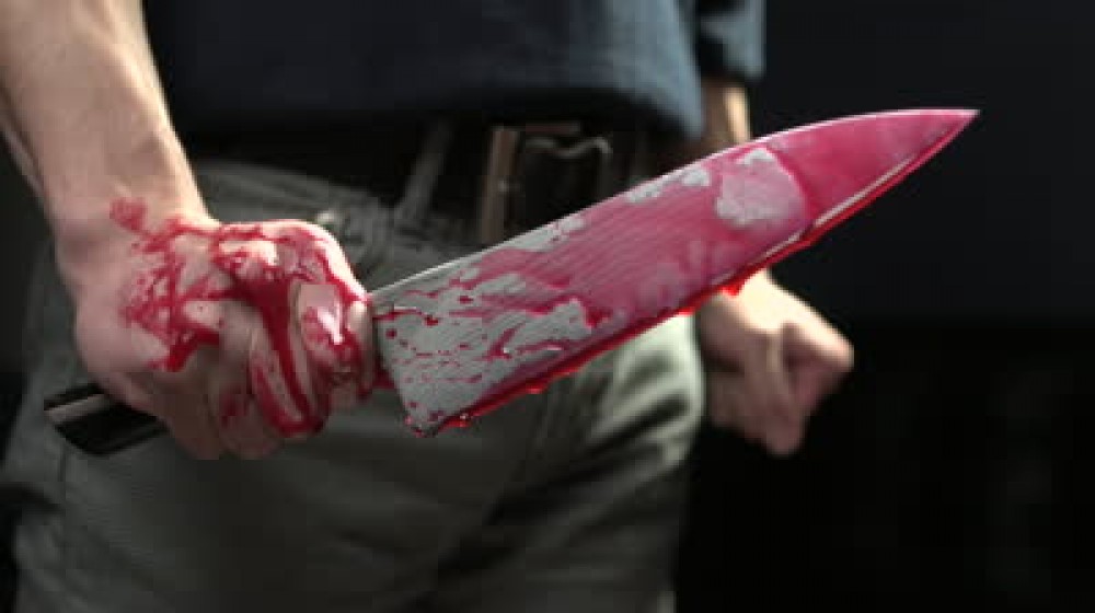 Se zbate între VIAȚĂ și MOARTE. Un bărbat din Călărași a fost înjunghiat în spate de un consătean