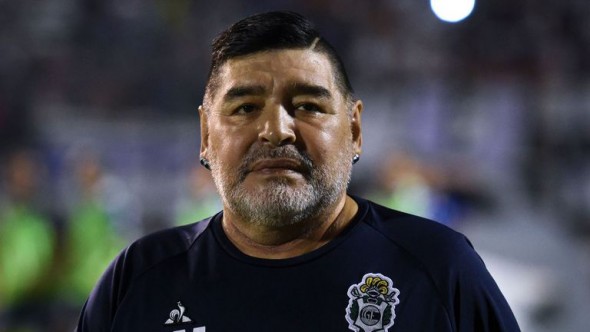 FOTO // Diego Maradona a fost externat. Prima poză cu argentinianul după ce a fost operat pe creier