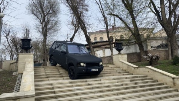 „Off Road” pe scările de la Valea Morilor. Distracția impertinentă al unui șofer din capitală