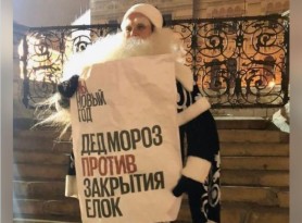 Moș Gerilă, arestat în Piața Roșie din Moscova pentru că protesta contra anulării festivităților de iarnă