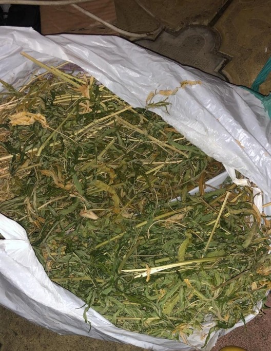 FOTO // Droguri în valoare de peste 300.000 de lei ridicate de polițiști