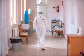 Persoanele care aplică violență asupra medicilor riscă amenzi de până la 7500 de lei