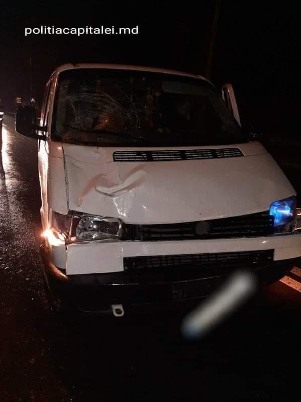 Accident FATAL în capitală. Un pieton tamponat MORTAL de un microbus pe o stradă din capitală