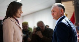 În prezent în Republica Moldova ar fi doar doi lideri politici: Igor Dodon cu PSRM pe stânga și Maia Sandu cu PAS pe dreapta