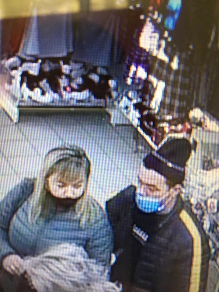 O vânzătoare din Chișinău solicită ajutor pentru a-și recupera inelul de logodnă care a căzut în punga cu cumpărături a unor clienți