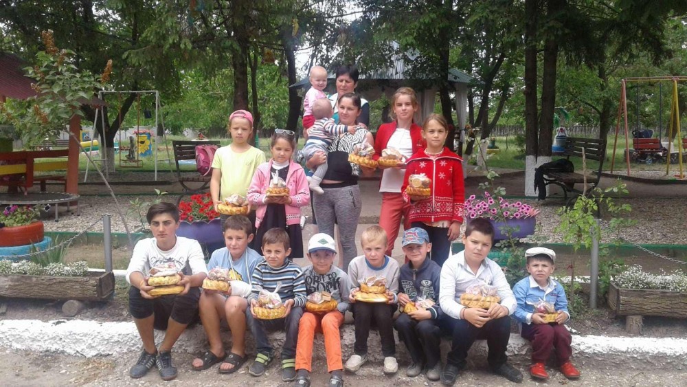 Ajutoare din „Lumea Paralelă”. Moldovenii din Northampton colectează bani și produse pentru orfelinatul din satul Glinjeni, Fălești