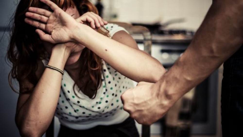 Pandemia și restricțiile au generat creșterea numărului cazurilor de violență domestică