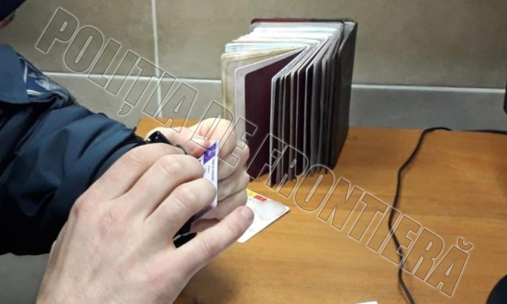 FOTO // Doi tineri au fost reținuți cu acte falsificate la frontiera moldo-română