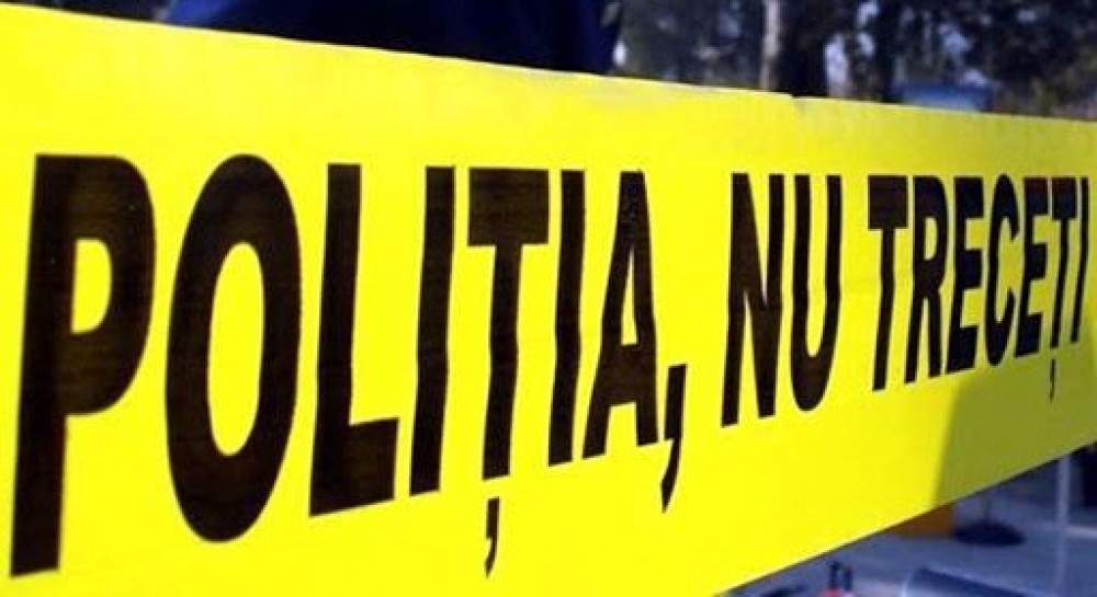 TERIFIANT: Un bărbat din raionul Sângerei a fost găsit mort într-o baltă de sânge în prorpia locuință