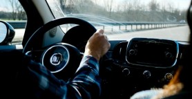 Apple brevetează o tehnologie care permite detectarea fisurilor în parbrize auto înainte ca dauna să devină vizibilă