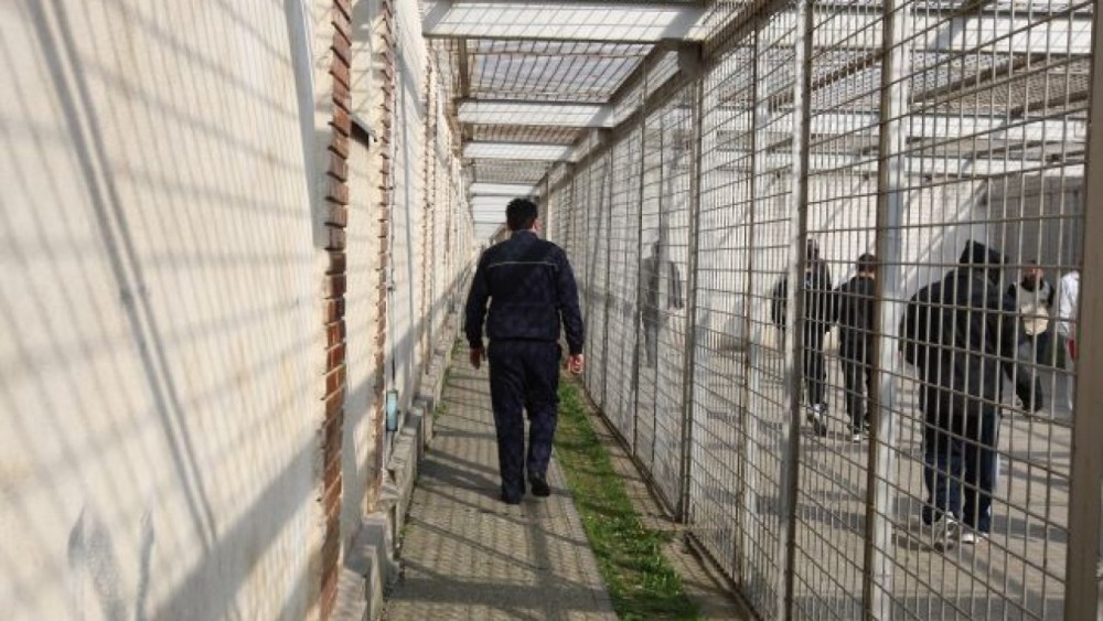 O angajată a Penitenciarului nr.4, reţinută de CNA. Ar fi promis să elibereze un condamnat din puşcărie