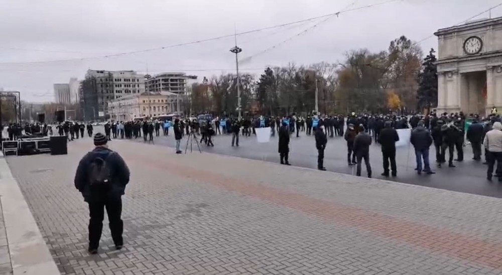LIVE // Fermierii au ieșit din nou în stradă. Sunt nemulțumiți de atitudinea iresponsabilă a autorităților
