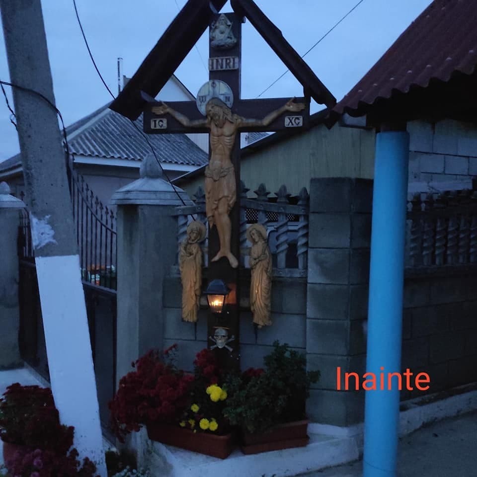 Au furat florile și candela de la o Răstignire din Băcioi. Momentul surprins de camerele de supraveghere