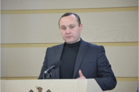 După ce ieri s-au îmbrâncint prin sala de ședințe, socialiștii cheamă fracțiunile parlamentare la dialog