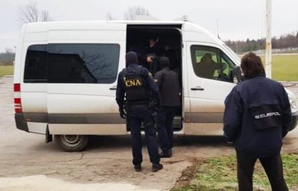 Operaţiune de amploare CNA – Europol într-un dosar al meciurilor trucate. 11 persoane bănuite, dintre care 4 reţinute
