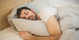 De ce nu e bine să dormi pe burtă – explicația medicilor
