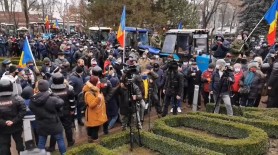 LIVE // Agricultorii protestează la Parlament. Veteranii s-au alăturat fermierilor. Oamenii scandează „Jos trădătorii”