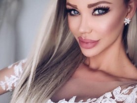 Bianca Drăgușanul și-a ȘOCAT urmăritorii. Vedeta a „aruncat” hainele de pe ea și a pozat goală în dormitor