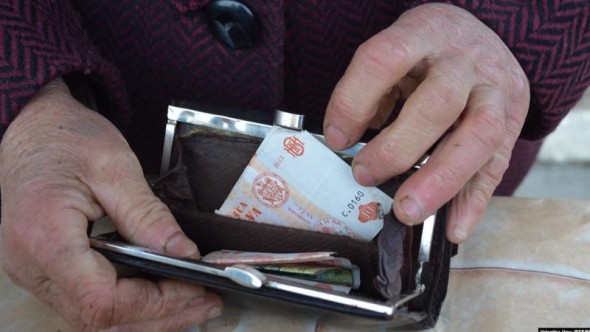 Riscul care îl atrage după sine reducerea vârstei de pensionare votată în Parlament: Ar putea duce la „falimentul” sistemului de pensii