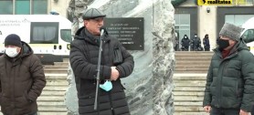 LIVE // Agricultorii și-au reluat protestul din centrul capitalei: „Am să pun mâna pe armă să-mi apăr familia”