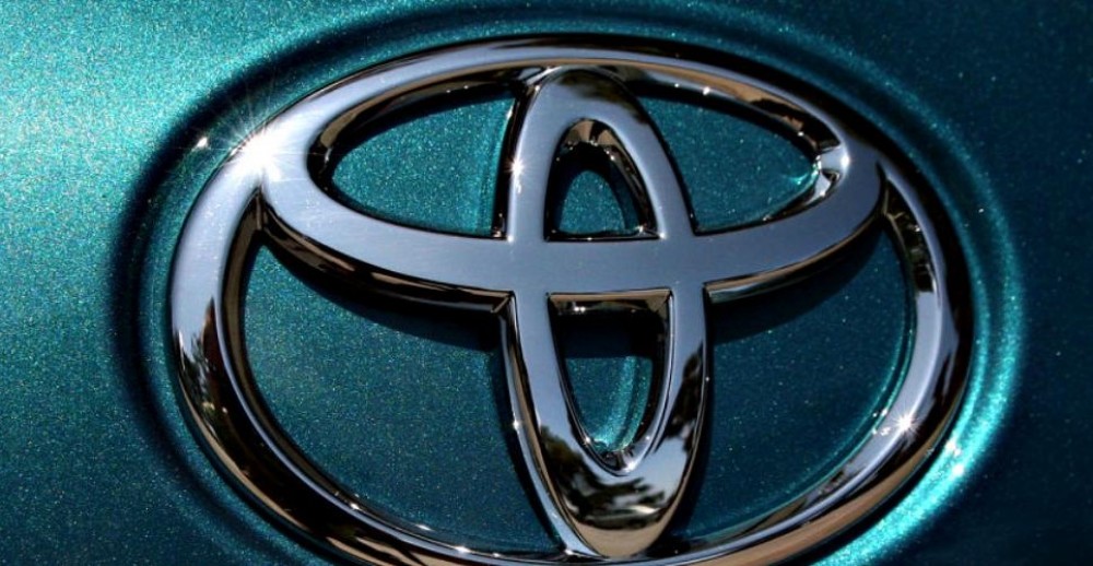 Toyota va prezenta în 2021 prima mașină electrică echipată cu acumulatori solid state