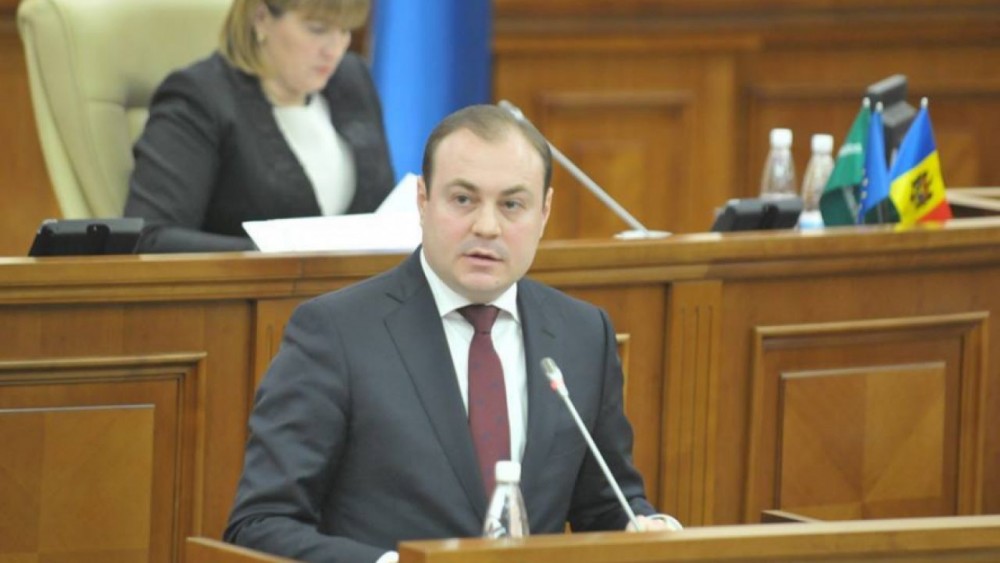 Deputatul Eugeniu Nichiforciuc a fost stropit cu o substanță necunoscută iar șoferul său atacat cu un cuțit