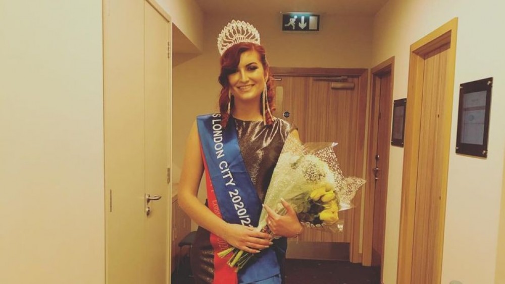 FOTO // O tânără din Moldova stabilită în Marea Britanie a câștigat titlul „MISS LONDRA 2020”