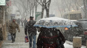 Meteorologii anunță vreme instabilă și rece, pe alocuri va cădea lapoviță