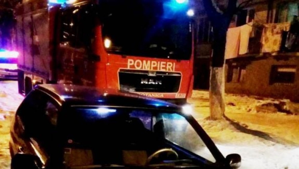 Incindiu puternic în noaptea dintre ani. Două gherete din Capitală au fost cuprinse de flăcări